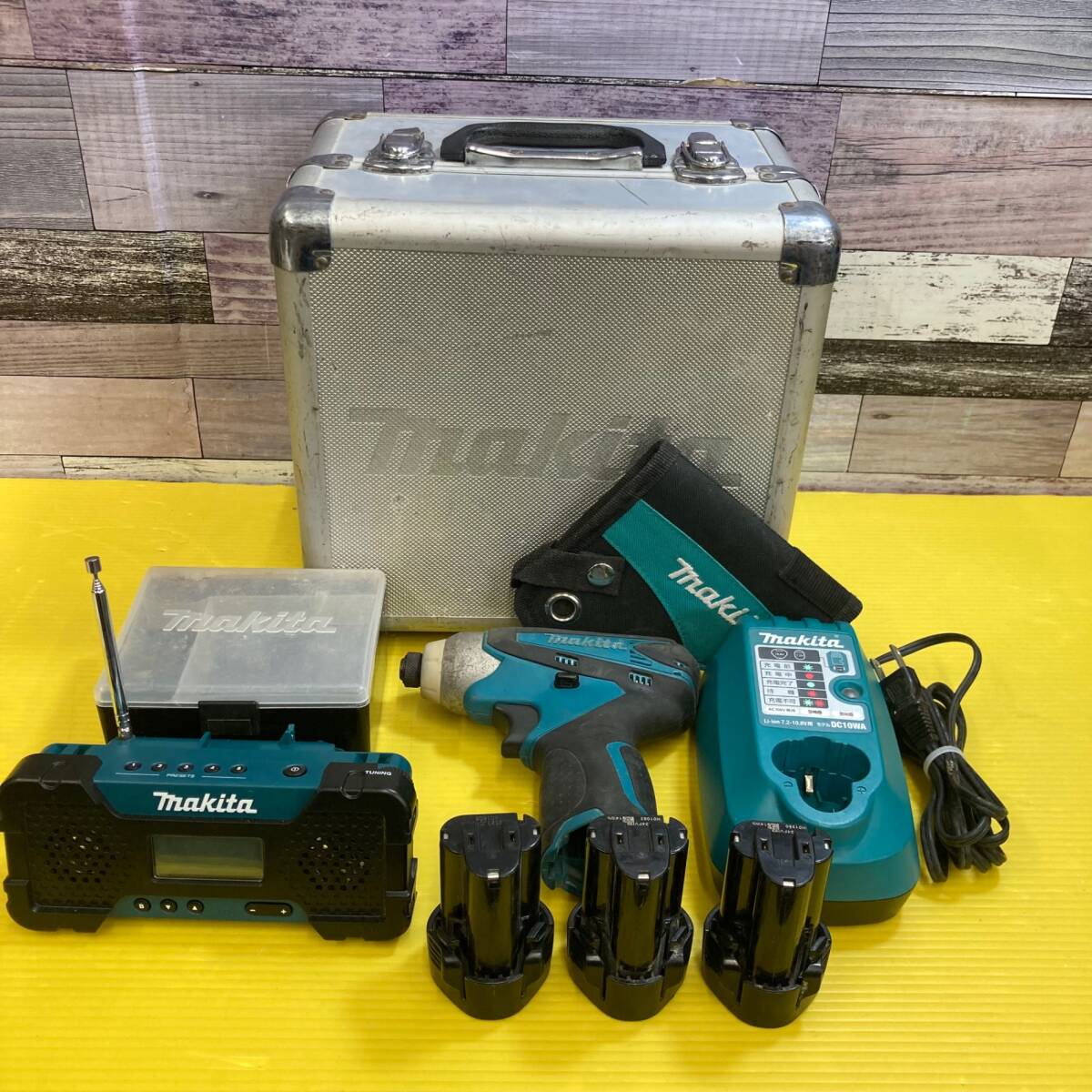 【makita/マキタ】10.8V インパクトドライバ ライト バッテリー3つ・充電器付き CK1002SP(ライトなし) TD090D MR051 中古品≪送料無料≫