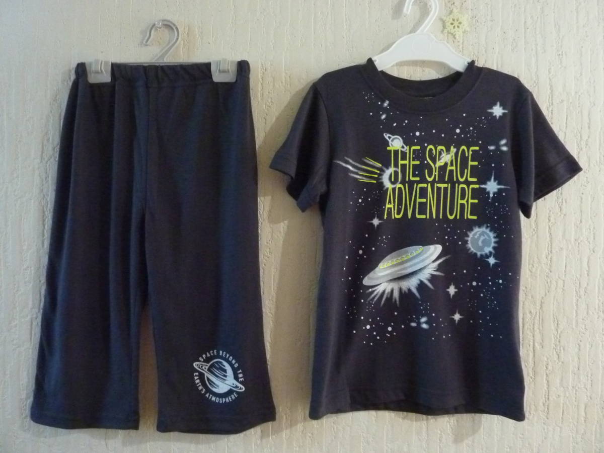 ★★カッコいい 宇宙柄プリント☆Tシャツ＆パンツ上下セットアップ★人気のグレー系★肌触り抜群★キッズサイズ130★新品未使用タグ付★★_画像1