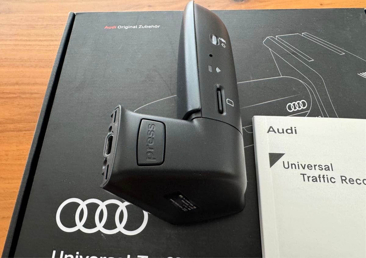 美品 アウディ純正ユニバーサルトラフィックレコーダーAudi UTR2 美品 アウディ純正ユニバーサルトラフィックレコーダーAudi UTR2