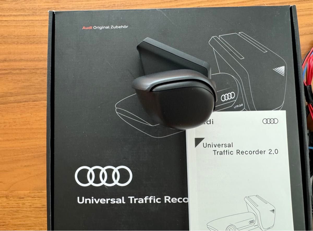 美品 アウディ純正ユニバーサルトラフィックレコーダーAudi UTR2 美品 アウディ純正ユニバーサルトラフィックレコーダーAudi UTR2