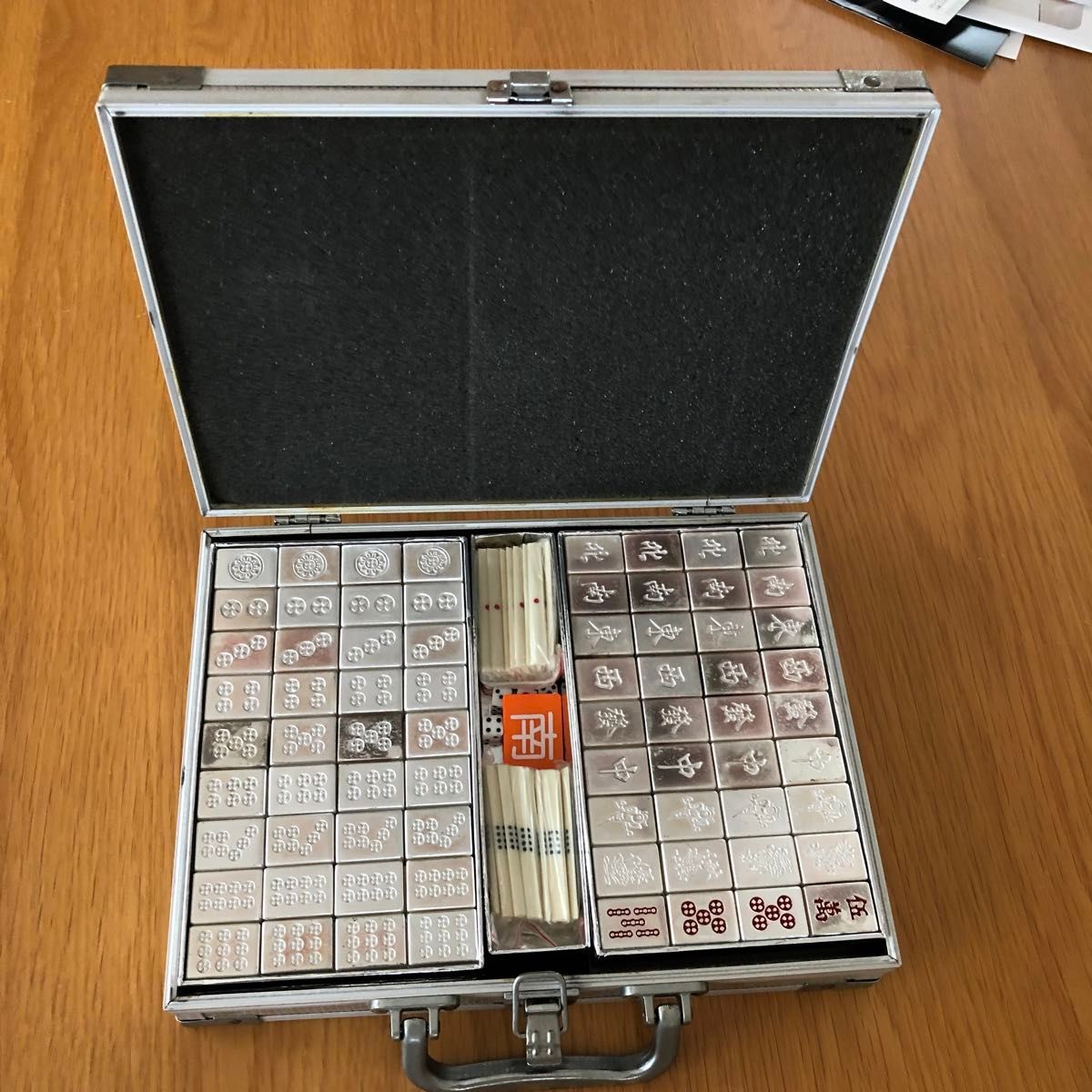 希少品】 金属製 麻雀牌 銀 ハードケース付|Yahoo!フリマ(旧 希少品】 金属製 麻雀牌 銀 ハードケース付|Yahoo!フリマ(旧