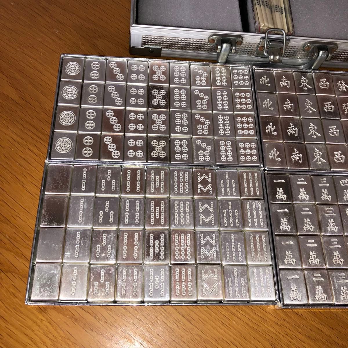 希少品】 金属製 麻雀牌 銀 ハードケース付|Yahoo!フリマ(旧 希少品】 金属製 麻雀牌 銀 ハードケース付|Yahoo!フリマ(旧