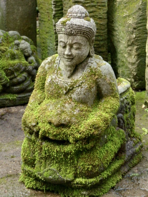 苔生したヒンドゥー仏像h63cm／55kg 石像 腹にある口が水口 引き取り限定 0626