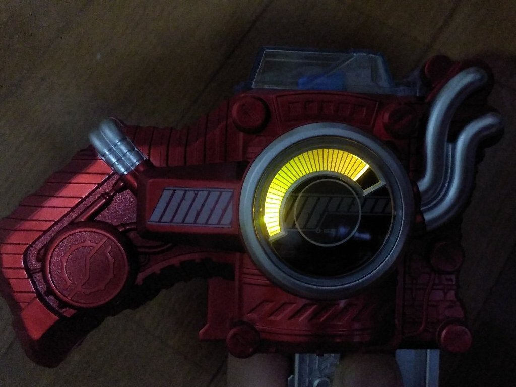 重塗装&発光改造【DXハザードトリガー】仮面ライダービルド劇中 重塗装&発光改造【DXハザードトリガー】仮面ライダービルド劇中