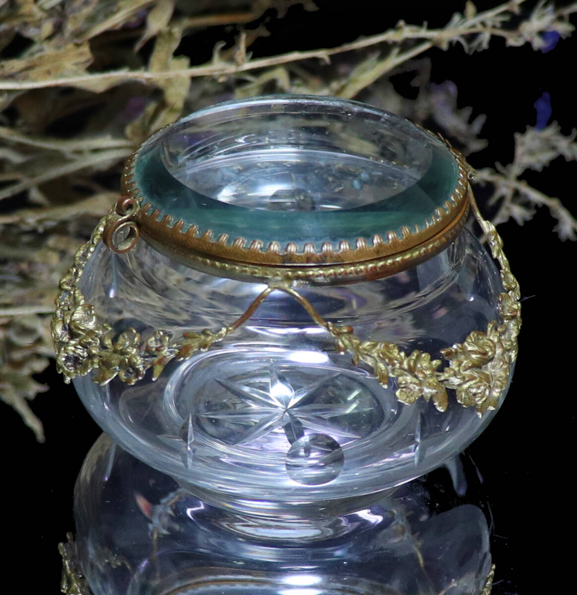 17680円 オールド・バカラ (BACCARAT) 1880年頃 ブロンズ装飾 花 17680円 オールド・バカラ (BACCARAT) 1880年頃 ブロンズ装飾 花