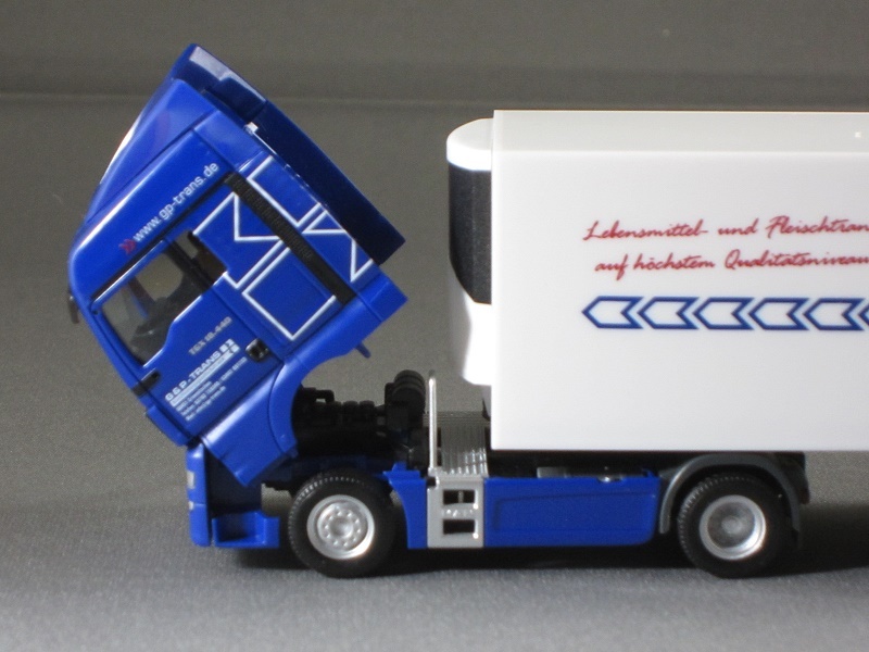 1/87 Herpa MAN TGX XLX Refrigerated Semi Trailer G&P Trans _画像9