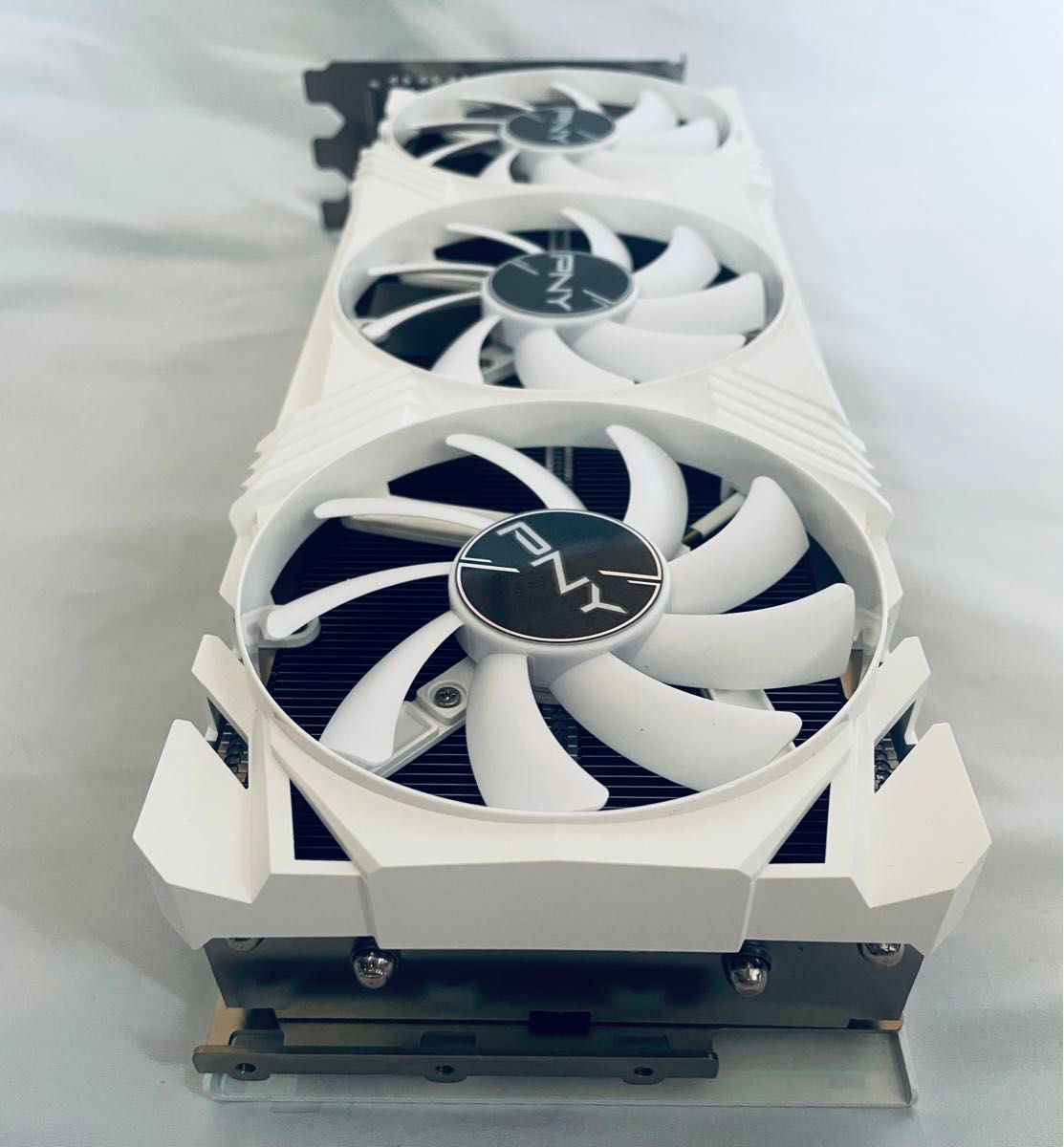 PNY GeForce RTX 4070 Ti 12GB VERTO LED トリフルファン (White PNY GeForce RTX 4070 Ti 12GB VERTO LED トリフルファン (White