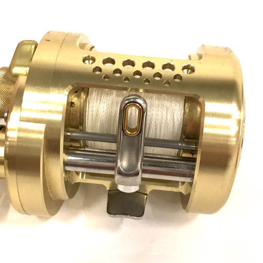 6120円 SHIMANO CALCUTTA CONQUEST 400 ベイトリール 釣具 6120円 SHIMANO CALCUTTA CONQUEST 400 ベイトリール 釣具