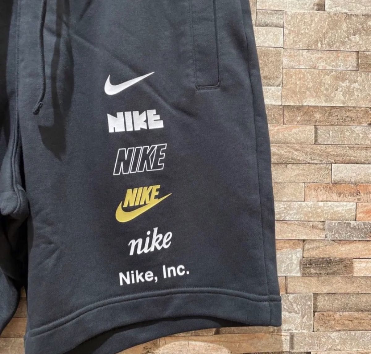 新品タグ付 ナイキ 3連ビッグスウッシュ マルチロゴ Tシャツ 新品タグ付 ナイキ 3連ビッグスウッシュ マルチロゴ Tシャツ