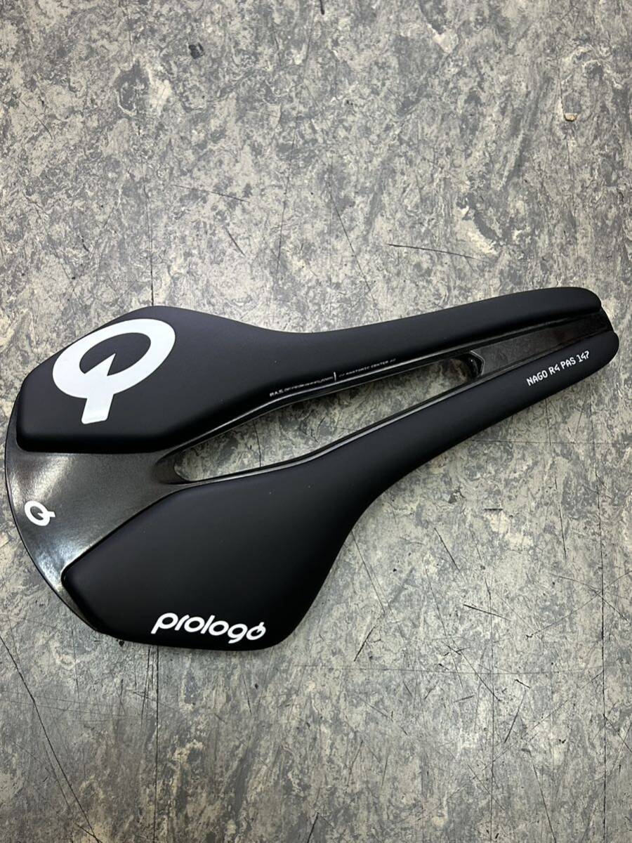 新品 未使用『プロロゴ プロスペックサドル Nago R4-PAS 147ナックカーボンレール』248×147mm レール7.5×9mm プロ供給サドル