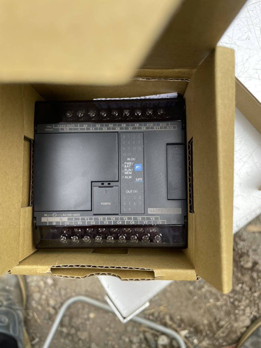 I85。富士電機プログラマブルコ ントローラーNAOPB24R-31C。新品同様。未使用.