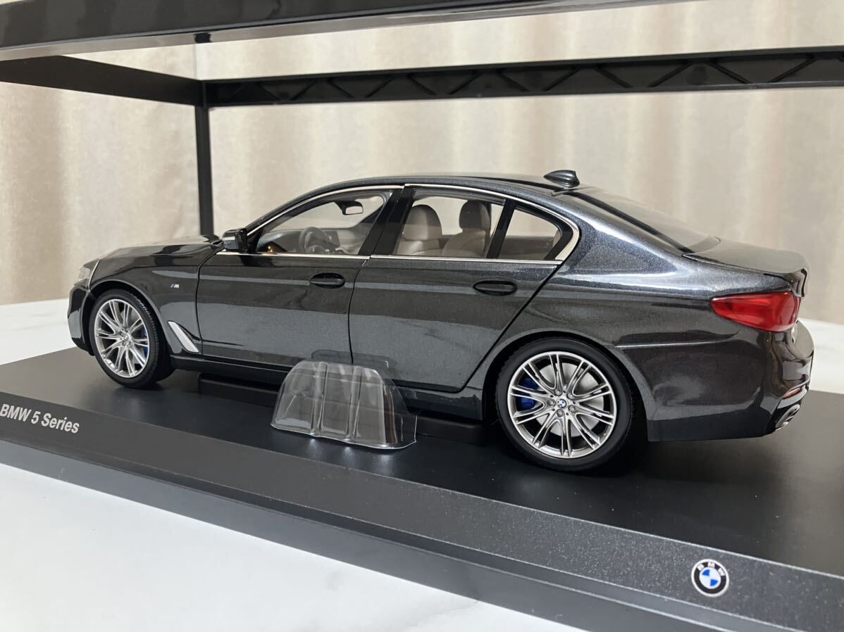 京商オリジナル 1/18 BMW 5シリーズ G30 ブラック サファイア 京商オリジナル 1/18 BMW 5シリーズ G30 ブラック サファイア