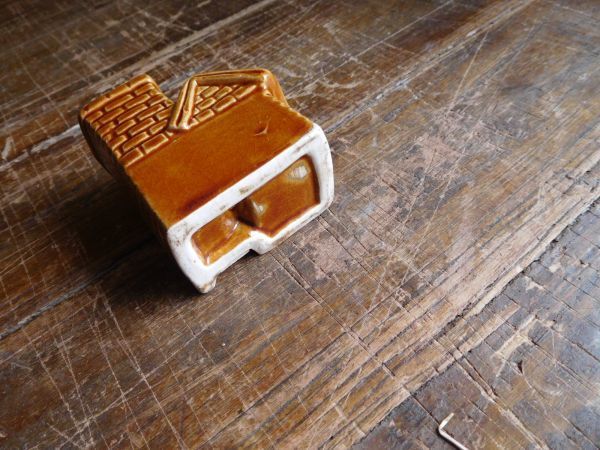 昭和レトロ 陶製ペンたて温度計　レンガ造りの家　煙突　6x4x7cm_画像3