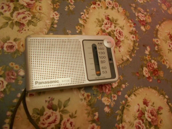 昭和レトロ携帯ラジオ　PANASONIC R-P130 6.5X12X2.7CM_画像1