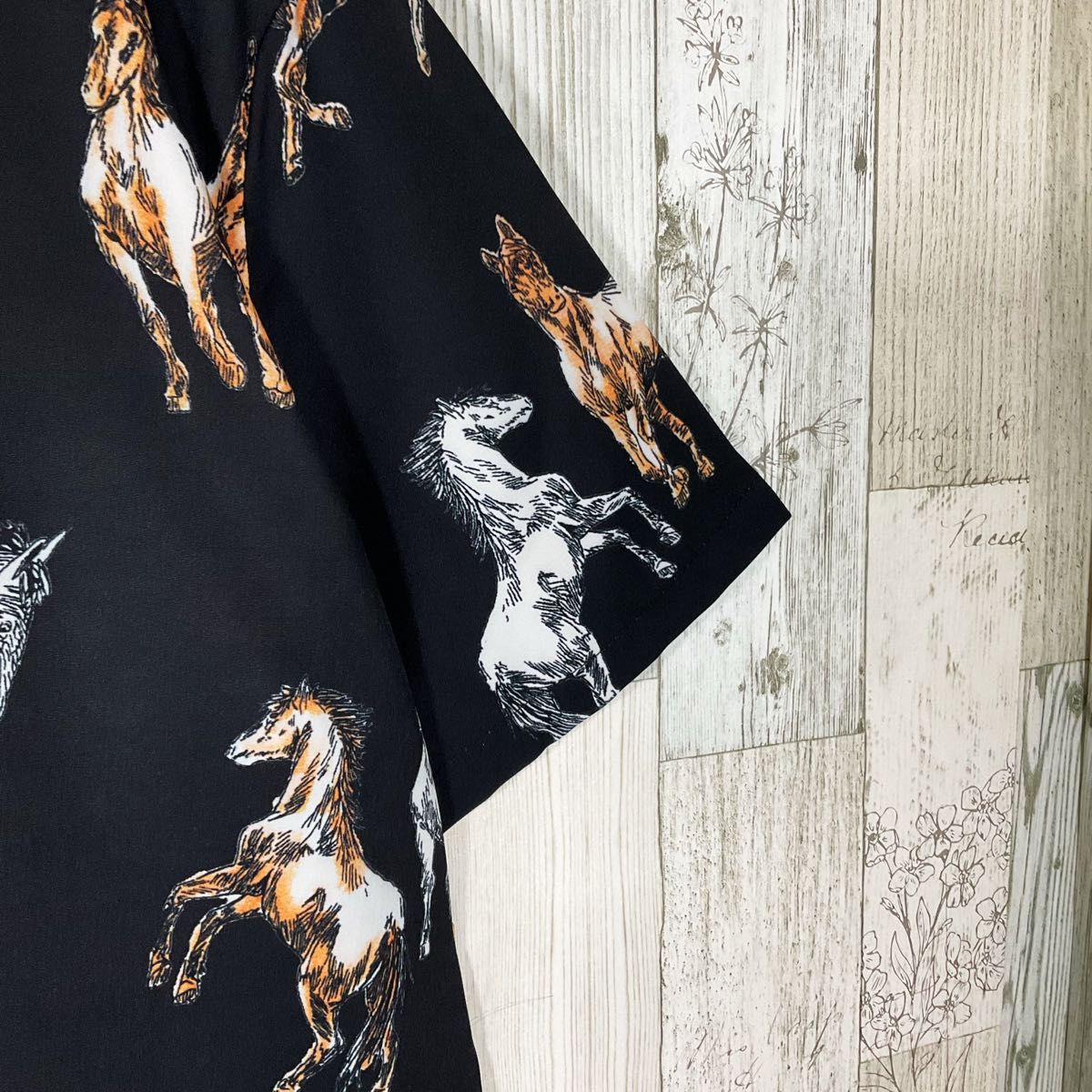 柄シャツ レディース 半袖 M 黒 未使用 古着 総柄 馬柄 パターン 柄シャツ レディース 半袖 M 黒 未使用 古着 総柄 馬柄 パターン