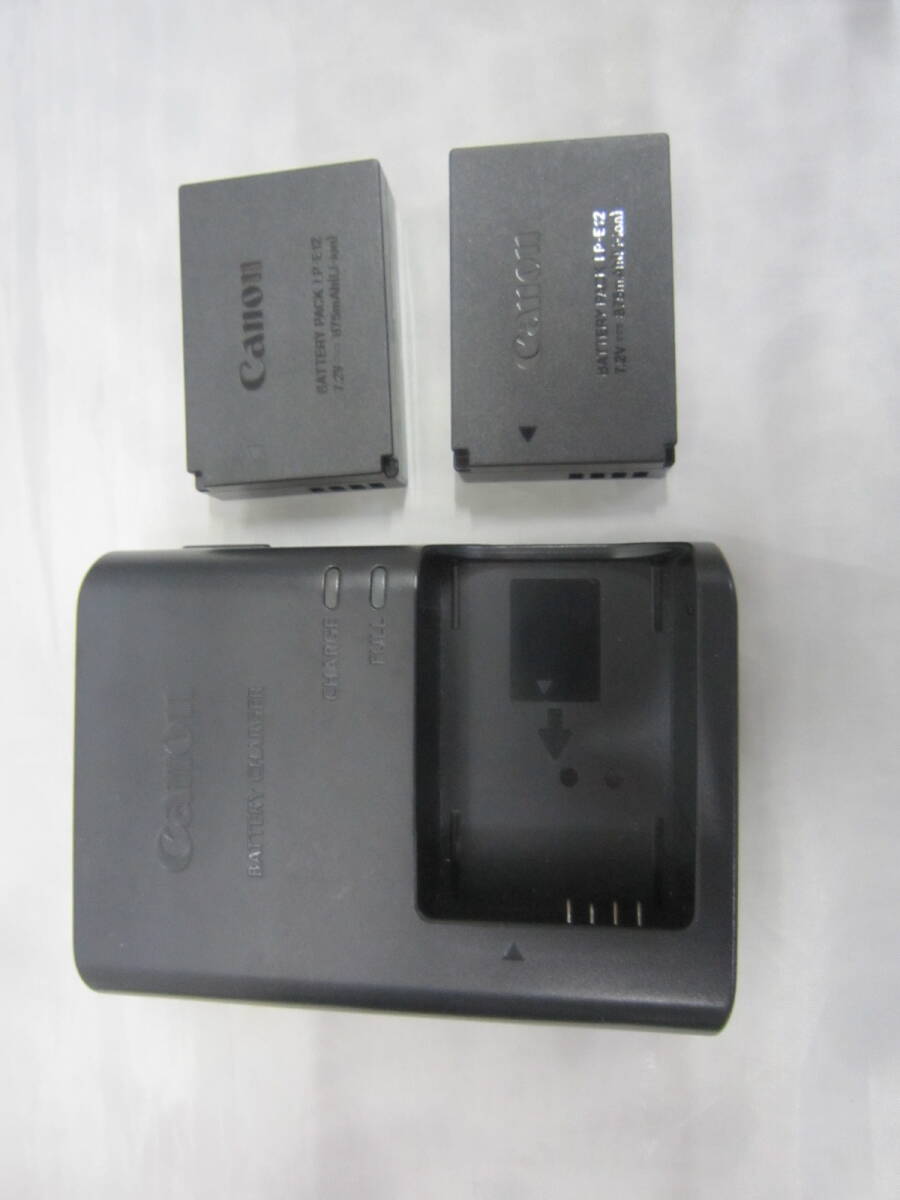 EOS Kiss X7 линзы комплект EFS18-55mm рабочее состояние подтверждено зарядное устройство аккумулятор 2 шт имеется 