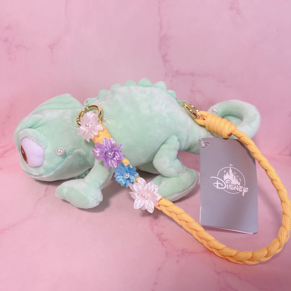新品】ディズニーストア ラプンツェル パスカル ポーチ 新品】ディズニーストア ラプンツェル パスカル ポーチ