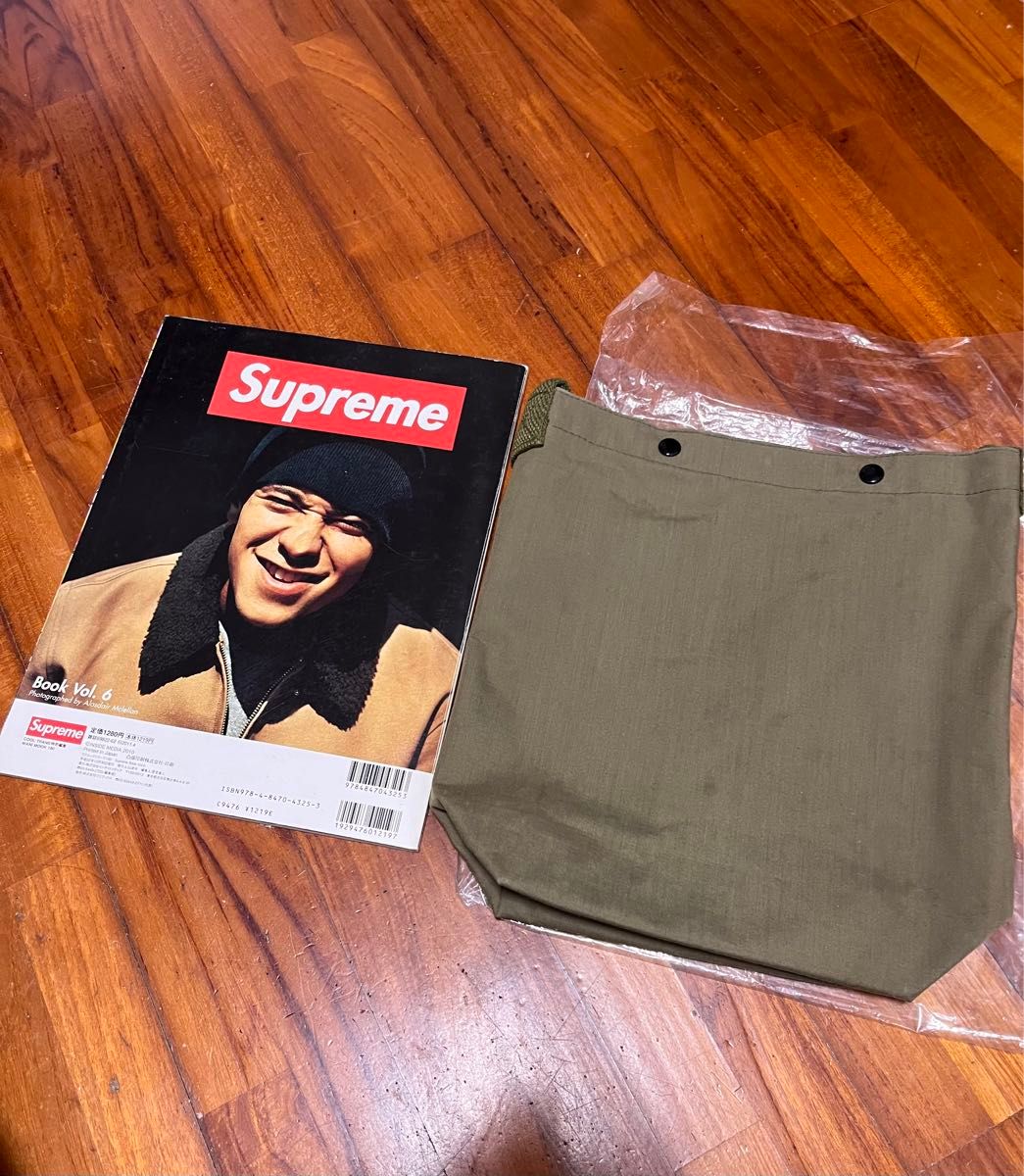 supreme ムック本VOL 6 2010ステッカーと付録あり 全てあります supreme ムック本VOL 6 2010ステッカーと付録あり 全てあります