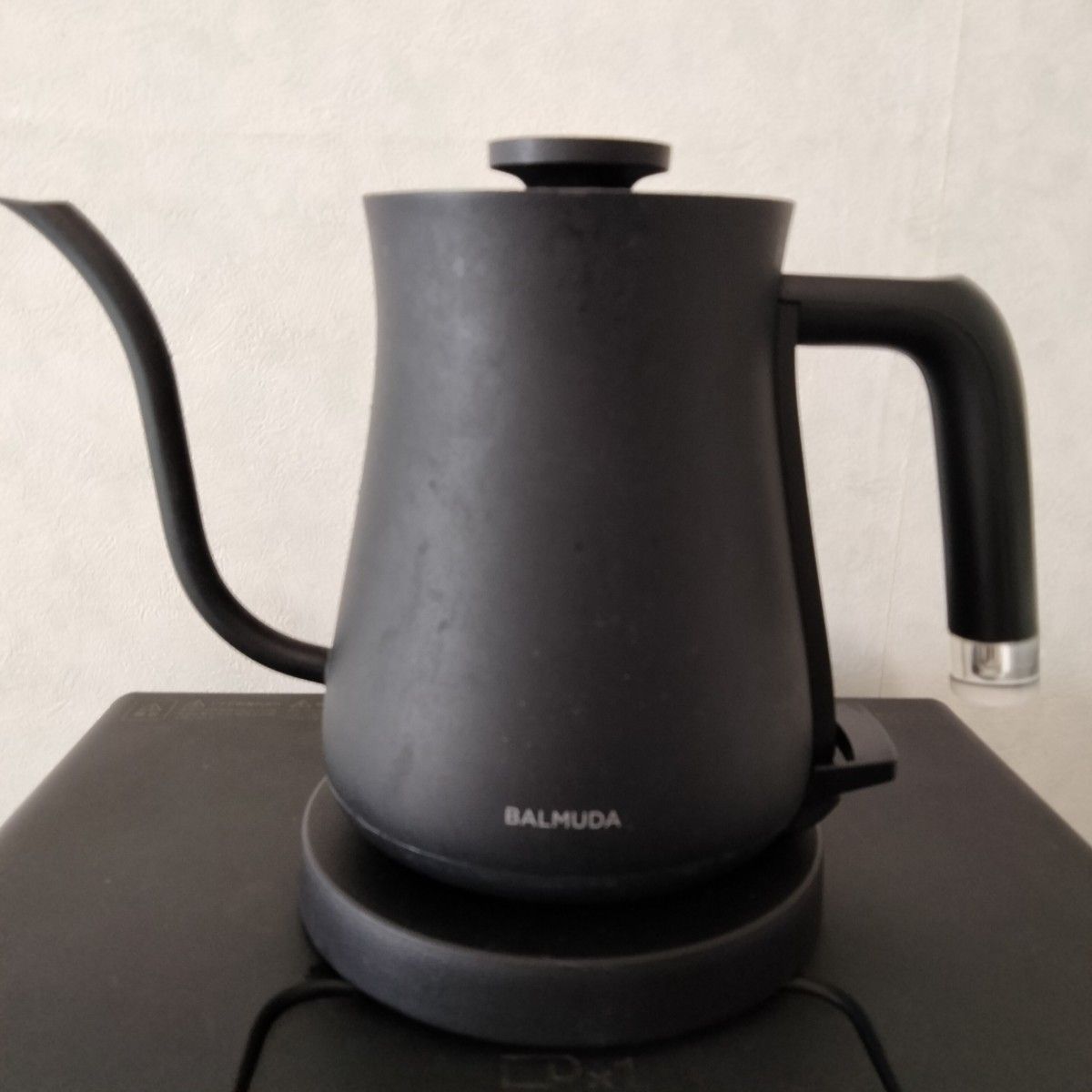 格安出品 】 BALMUDA バルミューダ 電気ケトル The Pot K02A-BK 格安出品 】 BALMUDA バルミューダ 電気ケトル The Pot K02A-BK