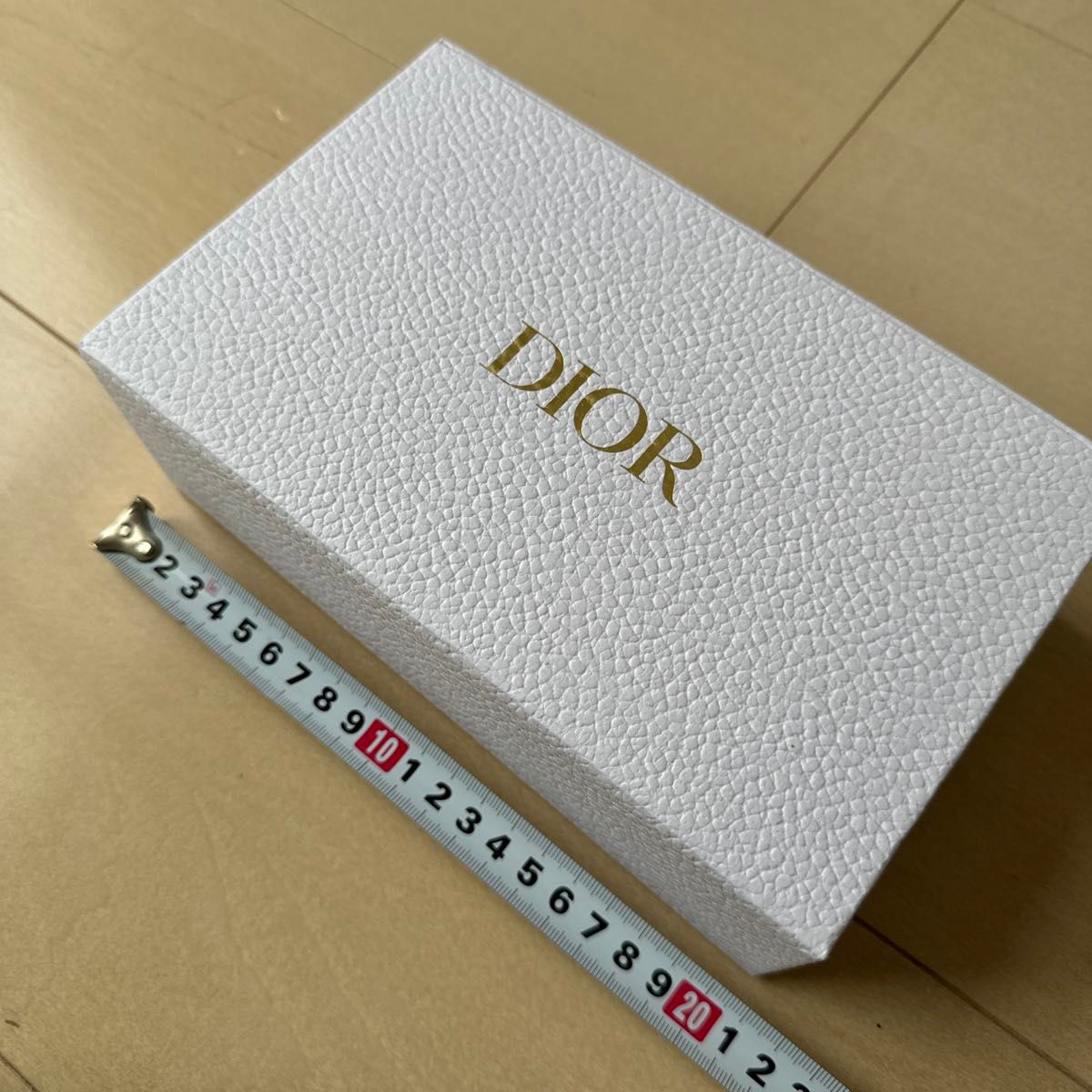 Dior 化粧箱 リボン付き マグネット 白 箱 プレゼントボックス Dior 化粧箱 リボン付き マグネット 白 箱 プレゼントボックス