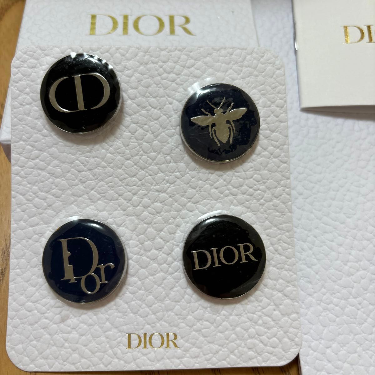 Diorピンバッジ4個セット新品|Yahoo!フリマ(旧PayPayフリマ) Diorピンバッジ4個セット新品|Yahoo!フリマ(旧PayPayフリマ)