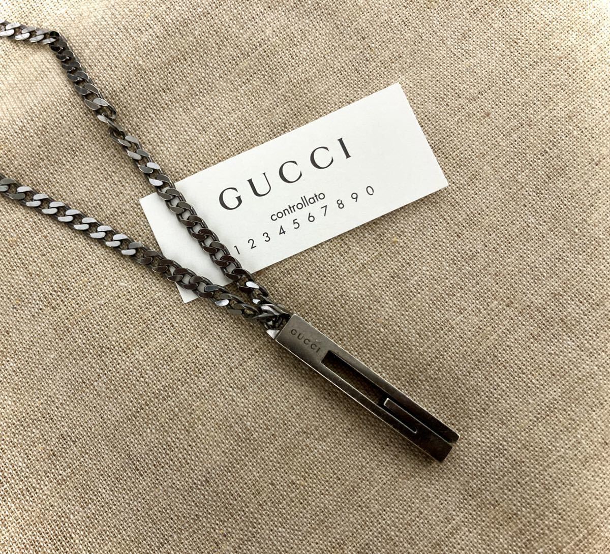 GUCCI/グッチ ラージ ブラックコーティング カットアウト/G GUCCI/グッチ ラージ ブラックコーティング カットアウト/G