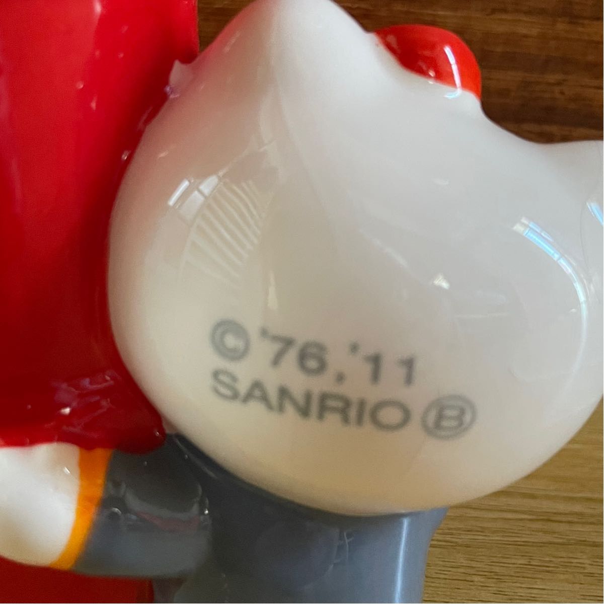 ハローキティ+郵便ポスト 陶器製貯金箱 1976年 キティちゃん ハローキティ+郵便ポスト 陶器製貯金箱 1976年 キティちゃん