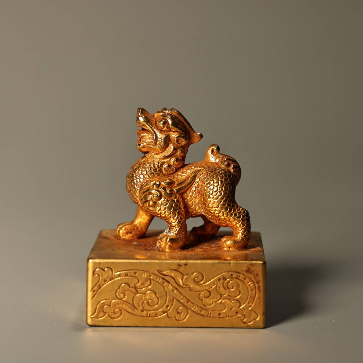 超珍館蔵】銅製 塗金 神獣印章 置物 古賞物 古美術 超珍館蔵】銅製 塗金 神獣印章 置物 古賞物 古美術