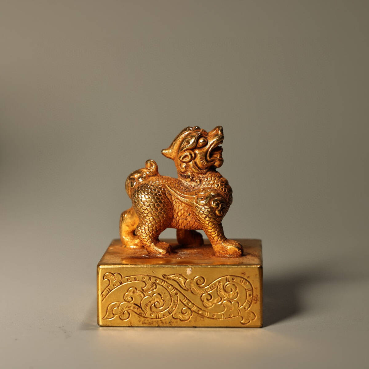超珍館蔵】銅製 塗金 神獣印章 置物 古賞物 古美術品 稀少珍蔵品 超珍館蔵】銅製 塗金 神獣印章 置物 古賞物 古美術品 稀少珍蔵品