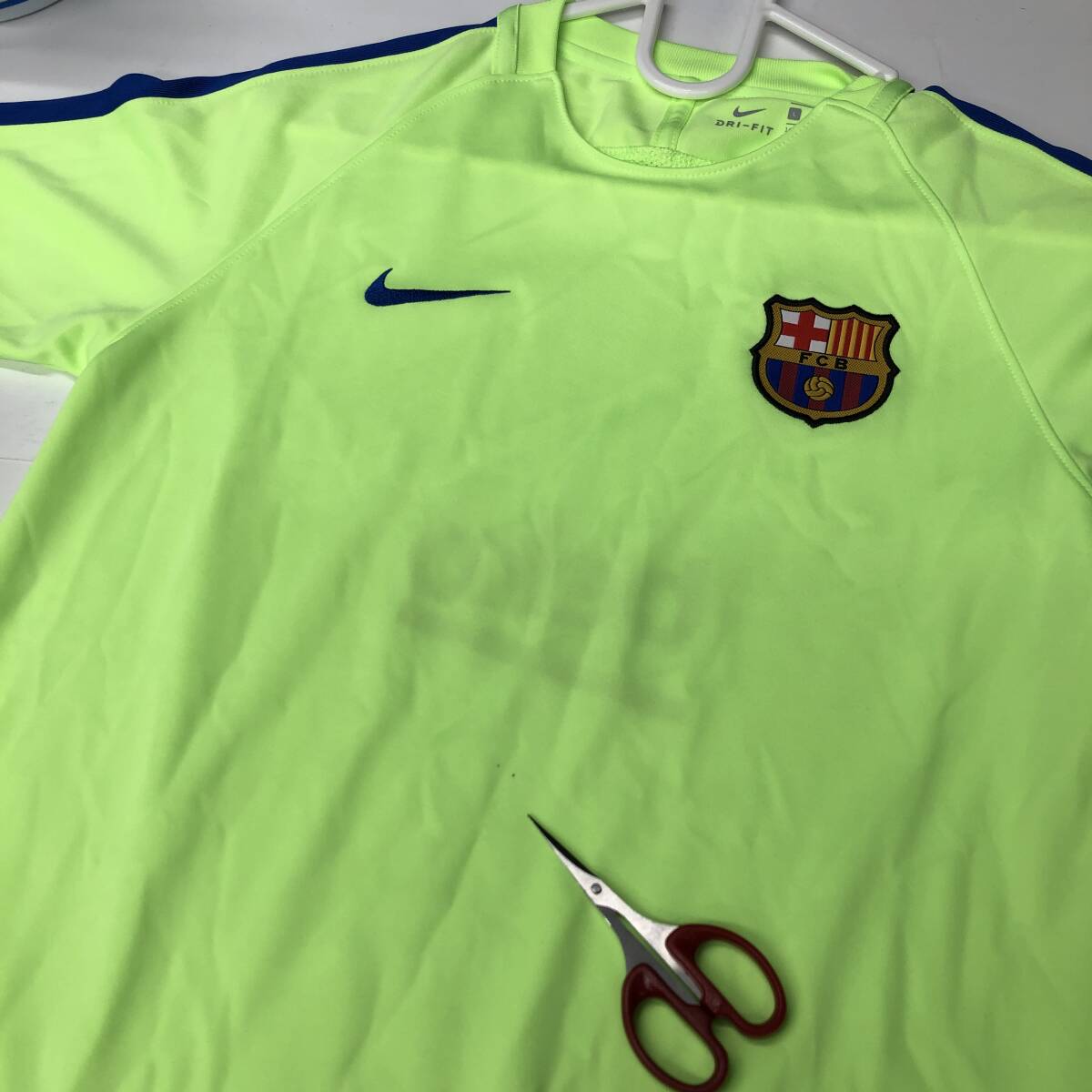 NIKE ナイキ バルセロナ 半袖プラクティスシャツ 蛍光イエロー L NIKE ナイキ バルセロナ 半袖プラクティスシャツ 蛍光イエロー L