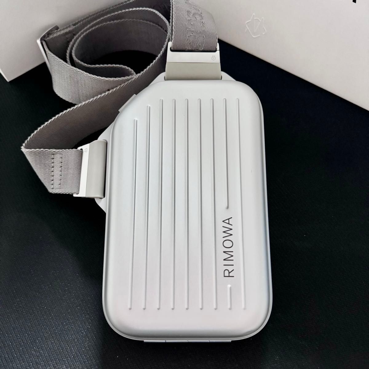 RIMOWA スリングクラッチ|Yahoo!フリマ(旧PayPayフリマ) RIMOWA スリングクラッチ|Yahoo!フリマ(旧PayPayフリマ)