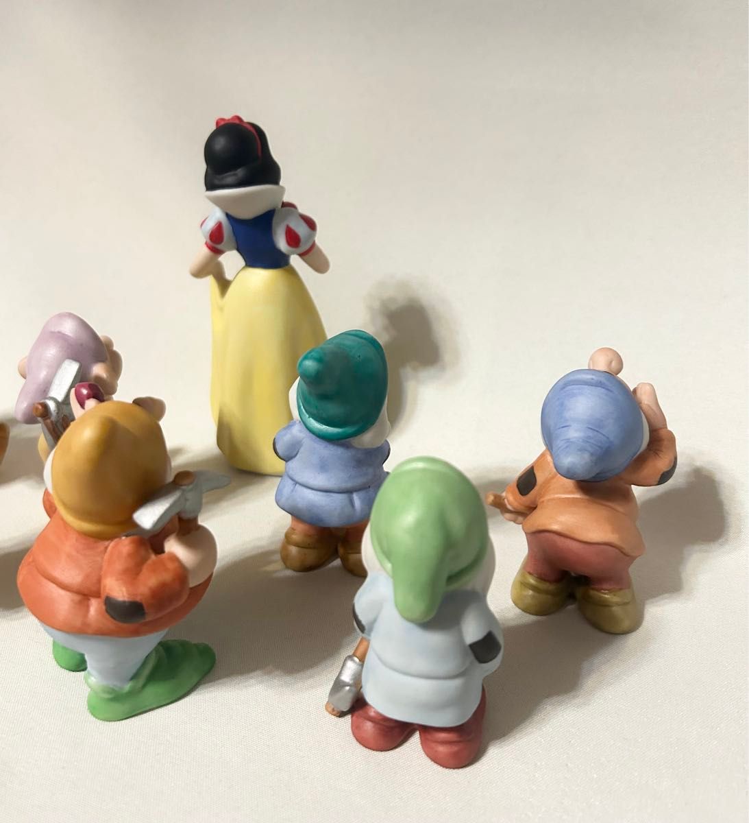 白雪姫 ディズニー 7人の小人 置物 オブジェ 陶器 スリランカ製 白雪姫 ディズニー 7人の小人 置物 オブジェ 陶器 スリランカ製