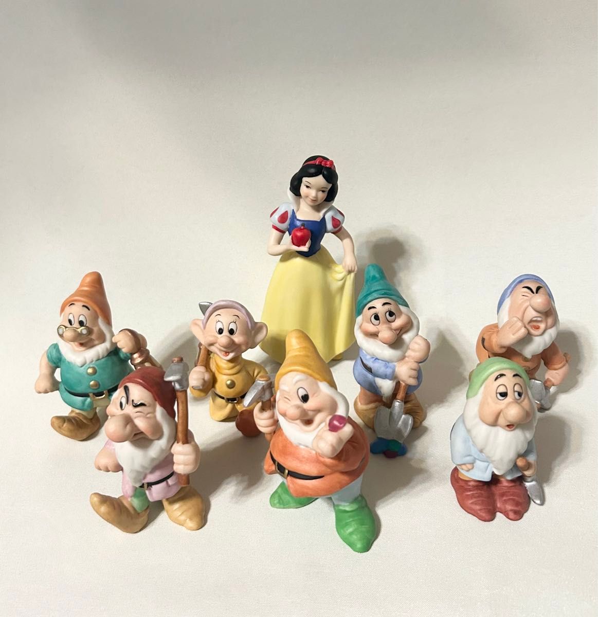 白雪姫 ディズニー 7人の小人 置物 オブジェ 陶器 スリランカ製 白雪姫 ディズニー 7人の小人 置物 オブジェ 陶器 スリランカ製