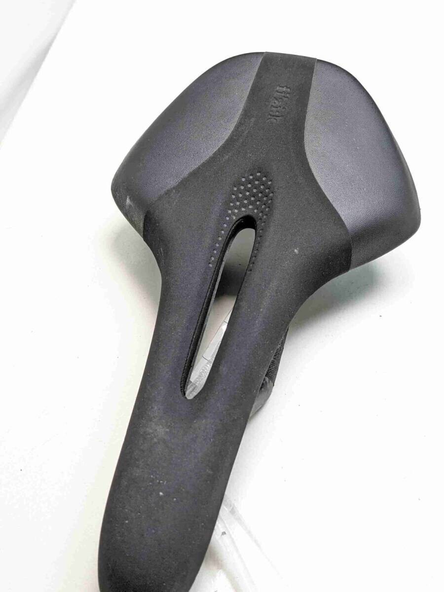 Fizik Luce R1 カーボンレール サドル SADA231124D