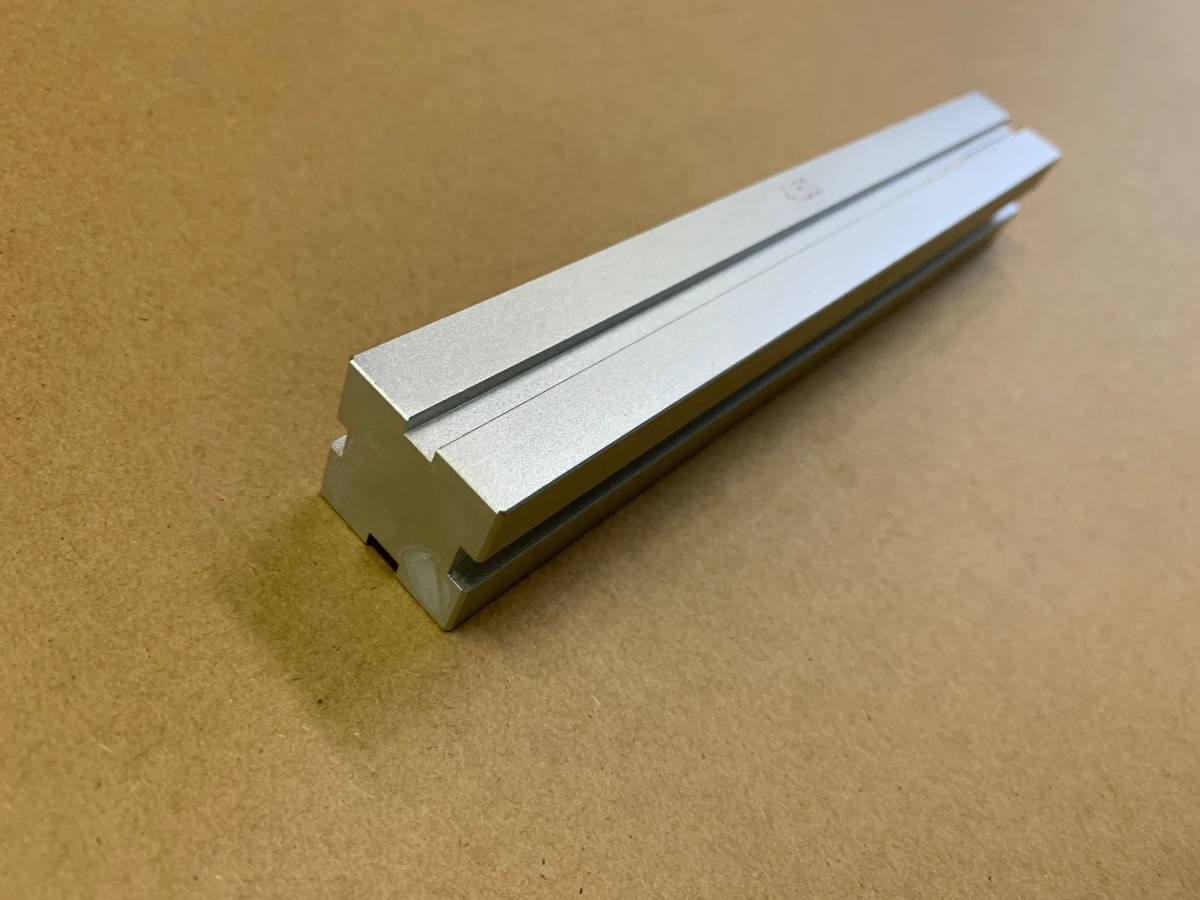 完璧すぎて可愛げがない 本州送料無料 高精度プロ向き 溝の口 6.4mm 6.6mm 6.8mm 7.0mmカヤ&クジャクヘラウキ作り アルミ削り出し二つ割 四つ割り台 ヘラブナ竿