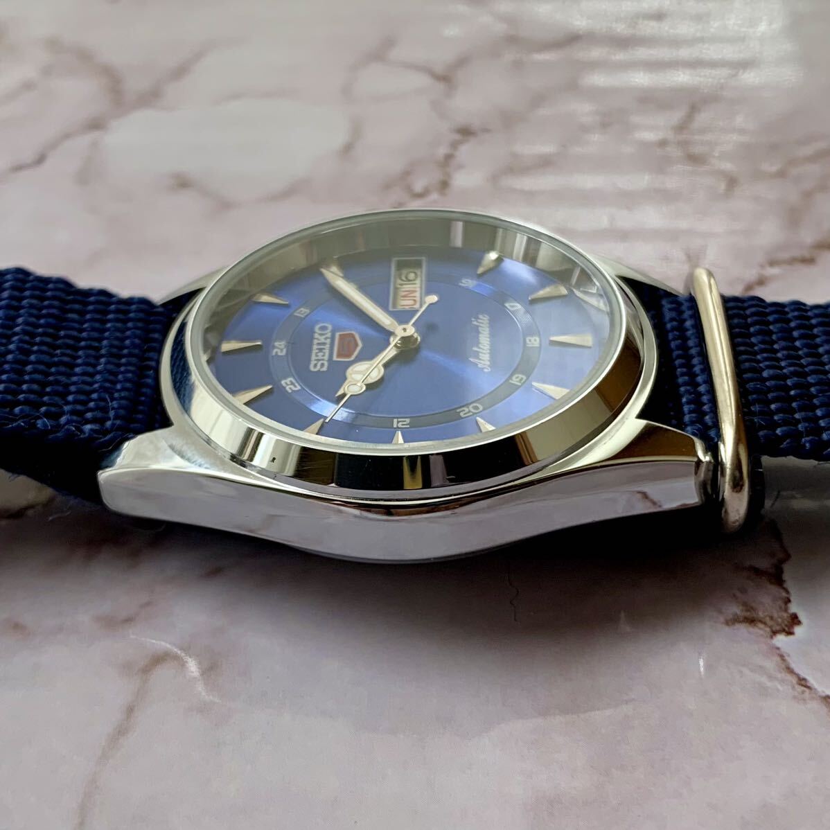  Seiko 5* бесплатная доставка * капитальный ремонт settled * мужские наручные часы * самозаводящиеся часы * дата * сделано в Японии * античный * Vintage * голубой *70s
