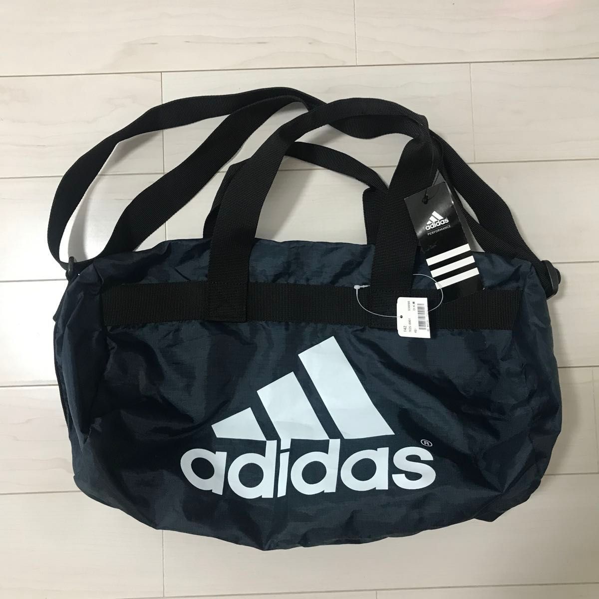 【未使用】アディダス adidas ボストンバッグ タグ付き 新品タグ付 アディダス adidasプールバッグボストン型 スポーツ