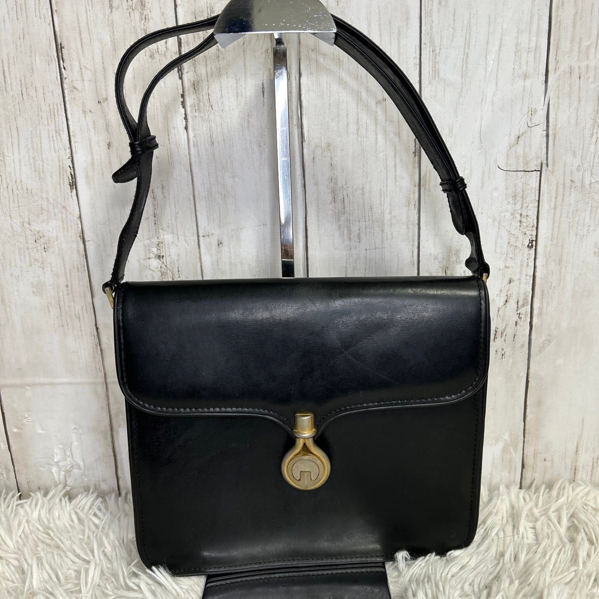 オールドグッチ ショルダーバッグ GUCCI ブラック レザー ロゴ G オールドグッチ ショルダーバッグ GUCCI ブラック レザー ロゴ G