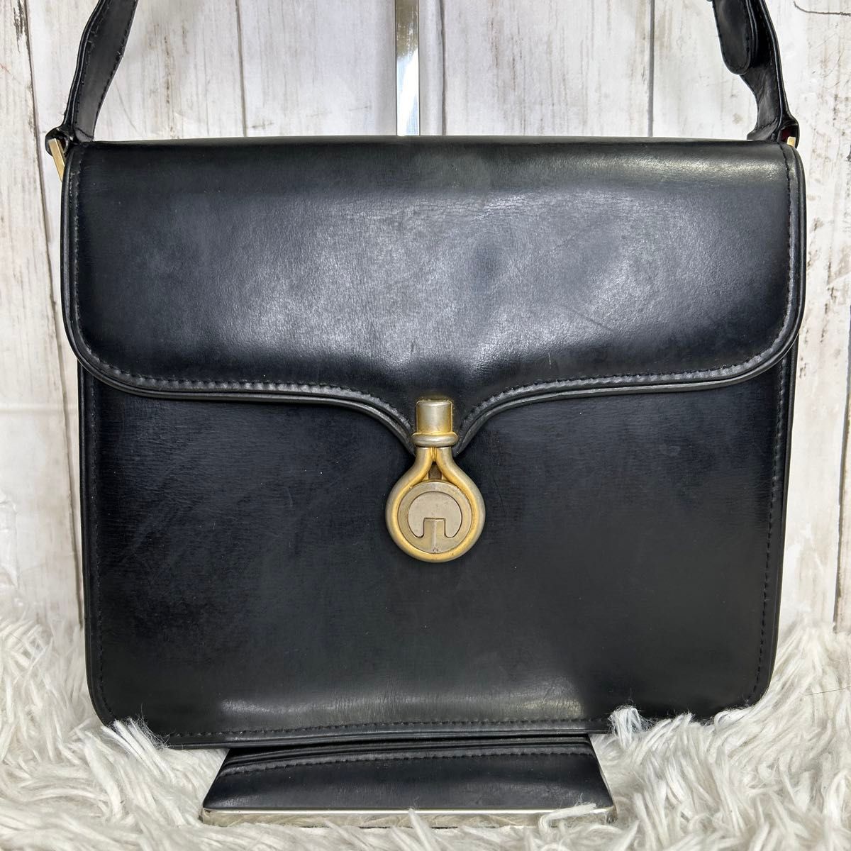 オールドグッチ ショルダーバッグ GUCCI ブラック レザー ロゴ G オールドグッチ ショルダーバッグ GUCCI ブラック レザー ロゴ G