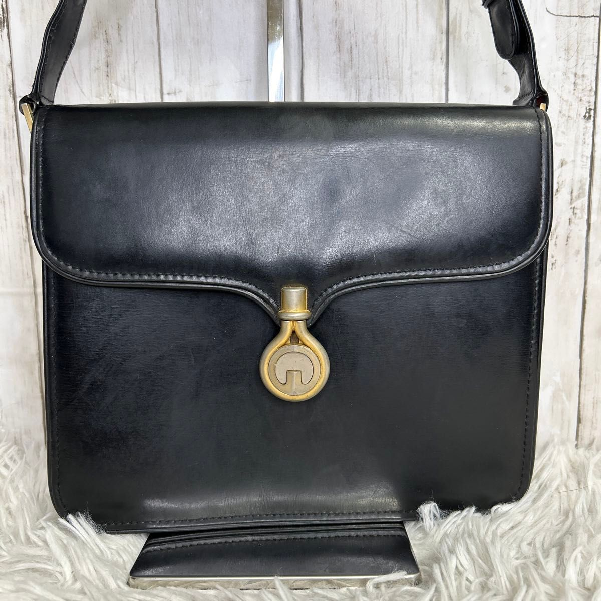オールドグッチ ショルダーバッグ GUCCI ブラック レザー ロゴ G オールドグッチ ショルダーバッグ GUCCI ブラック レザー ロゴ G