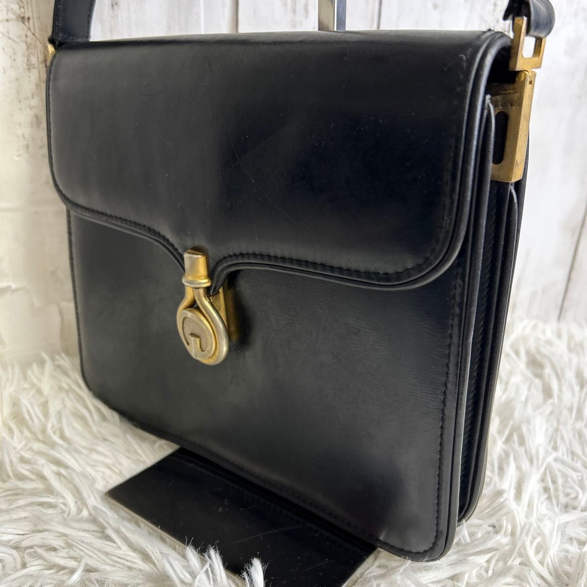 オールドグッチ ショルダーバッグ GUCCI ブラック レザー ロゴ G オールドグッチ ショルダーバッグ GUCCI ブラック レザー ロゴ G