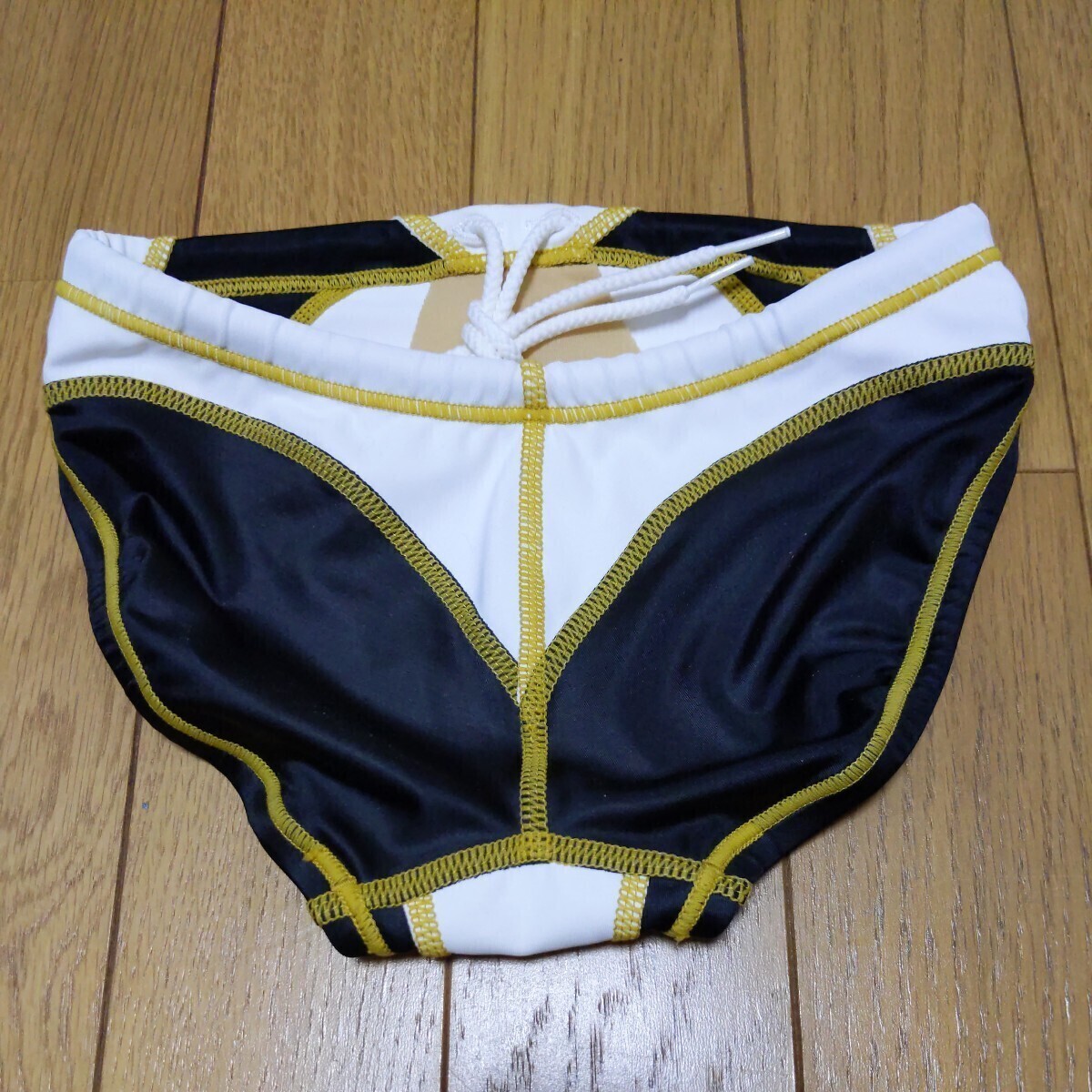 未使用 キネシスカット SSサイズ ホワイト×ブラック 競パン 競泳 未使用 キネシスカット SSサイズ ホワイト×ブラック 競パン 競泳