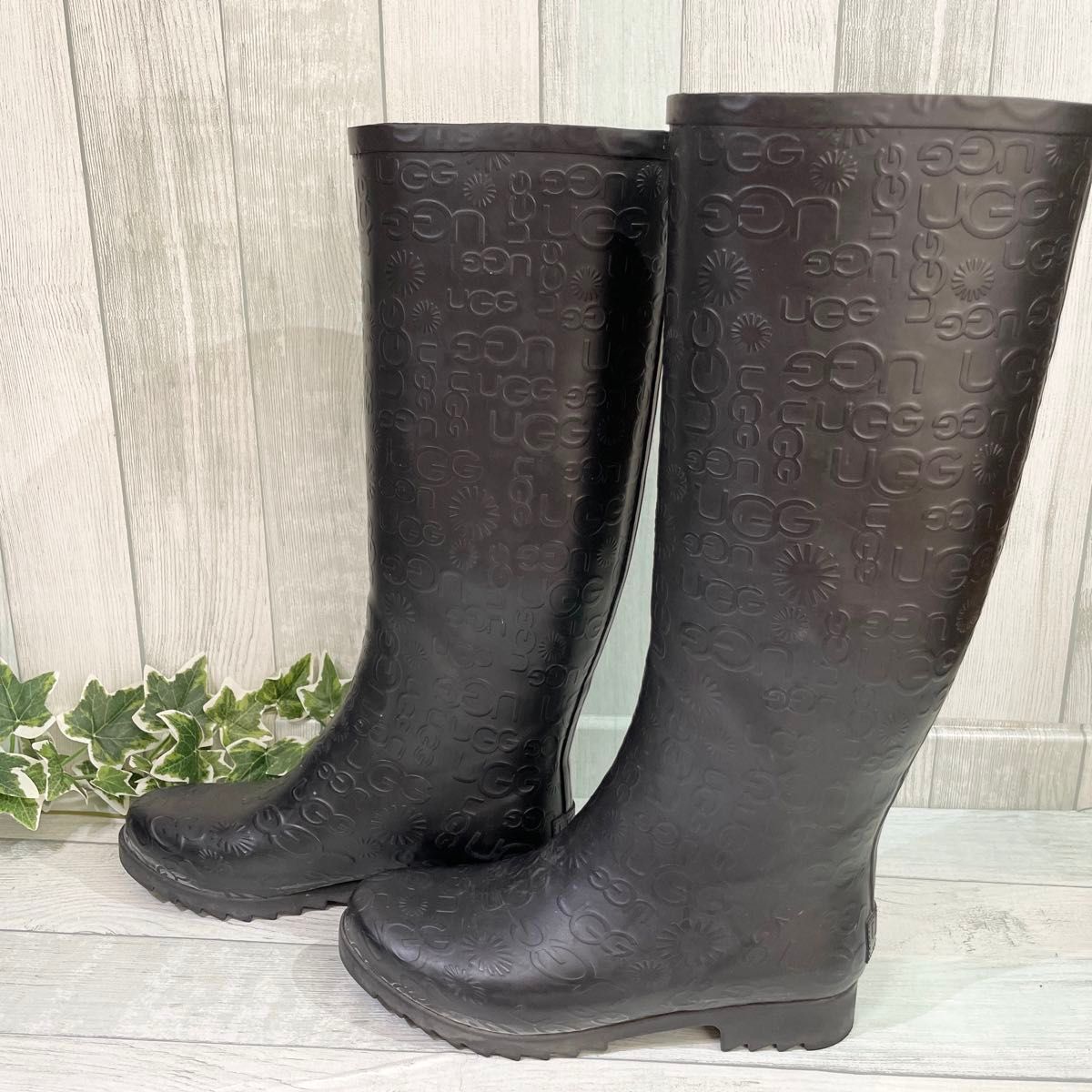UGG アグ ロングレインブーツ ロゴ総柄 ムートン中敷 ブラック24 UGG アグ ロングレインブーツ ロゴ総柄 ムートン中敷 ブラック24