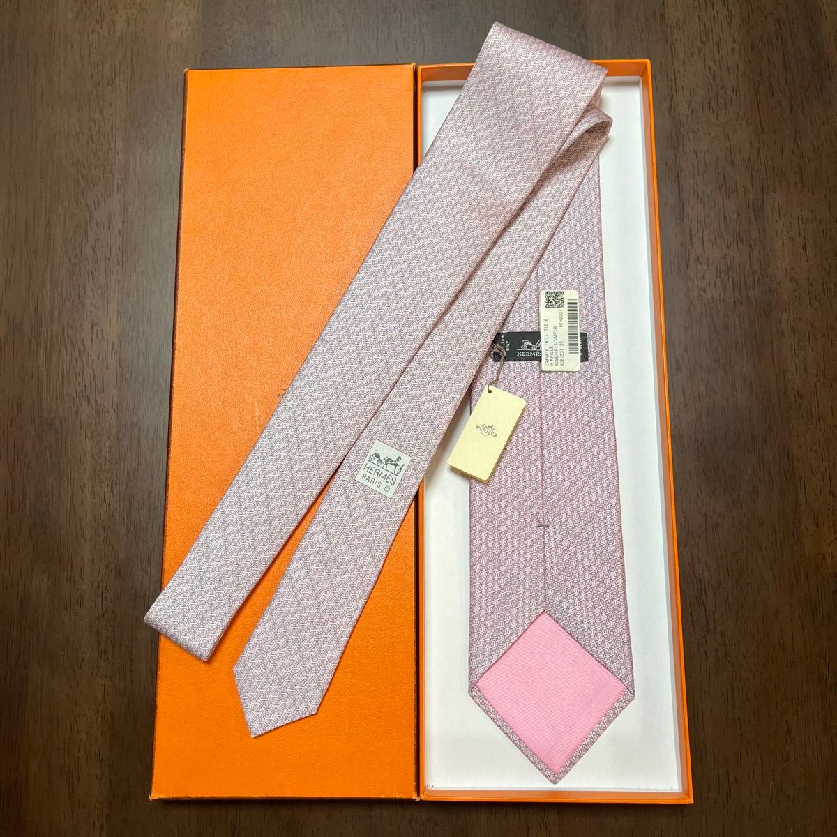未使用タグ付 箱付ショッパー付 エルメス ネクタイ ピンク 未使用タグ付 箱付ショッパー付 エルメス ネクタイ ピンク