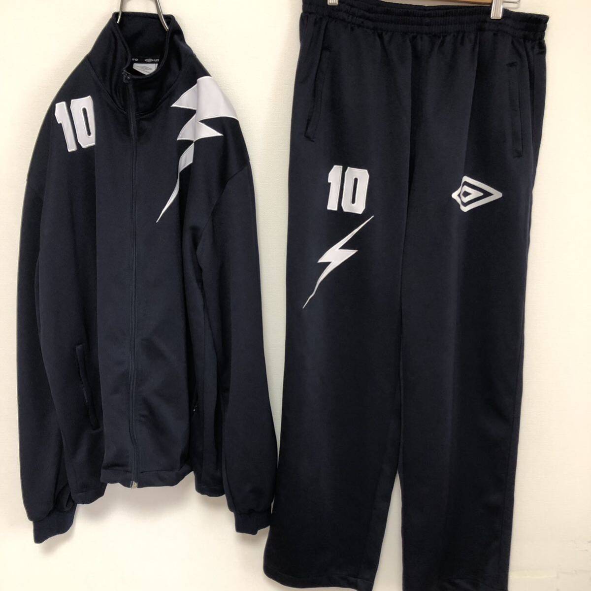 【極美品】UMBRO ジャージ 上下 セットアップ イナズマロゴ刺繍 2XLサイズ ネイビー ビックサイズ 大きいサイズ 上下セット アンブロ