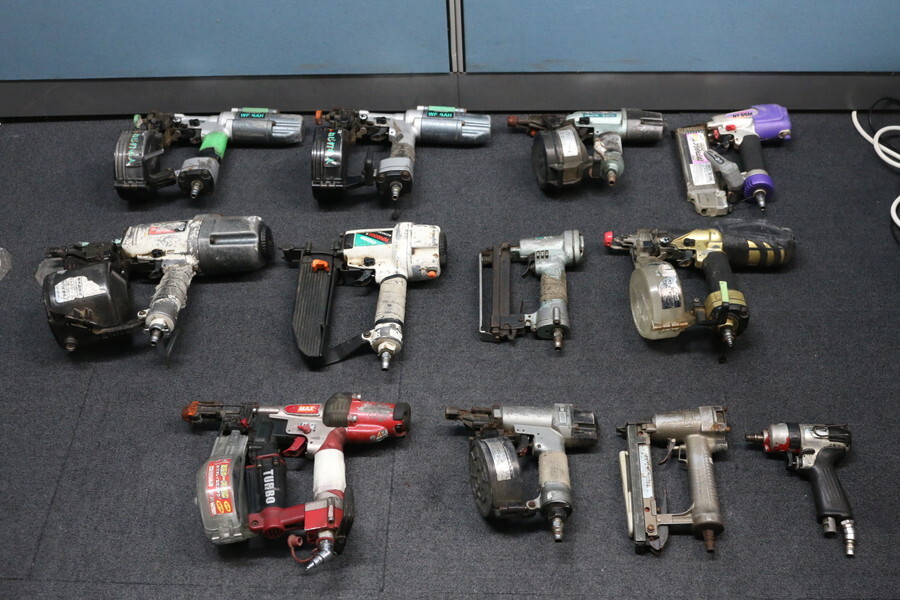 11220円 ☆釘打機などまとめて12点!! 現状品 エアー工具 日立 11220円 ☆釘打機などまとめて12点!! 現状品 エアー工具 日立
