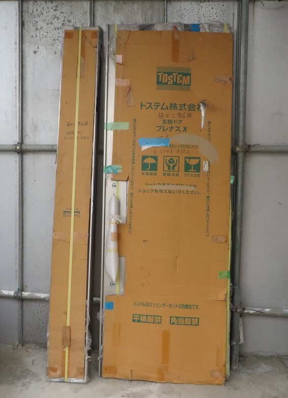 Z-3194■奈良発!トステム 玄関ドア プレナスX K-C14R-DDFA 親子入隅 未使用 枠なし キズ有 引取