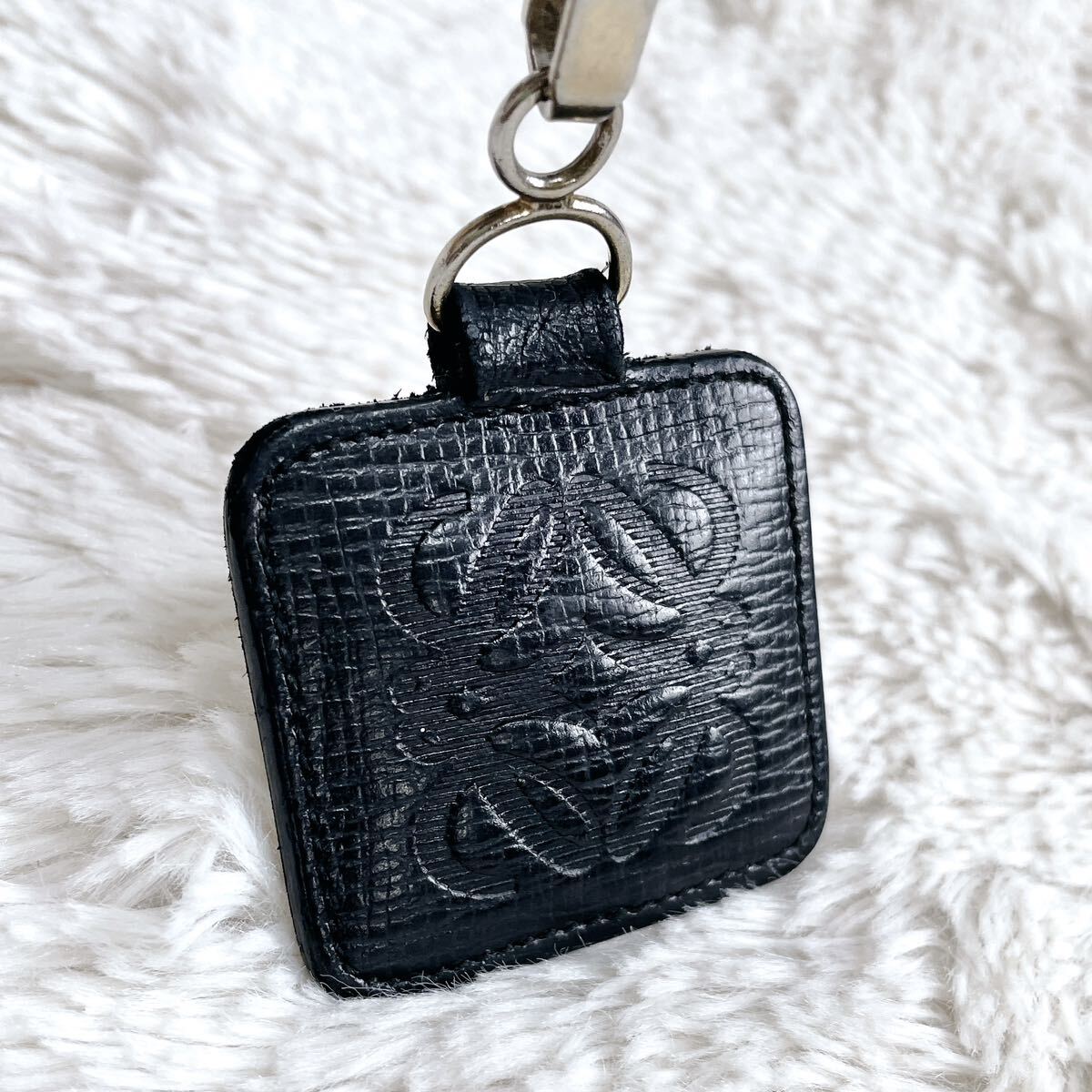 美品 LOEWE ロエベ アナグラム キーリング レザー キーホルダー 美品 LOEWE ロエベ アナグラム キーリング レザー キーホルダー