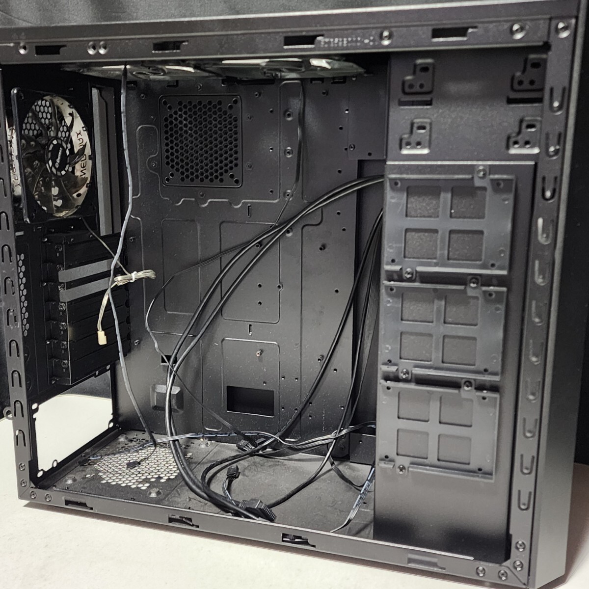 THIRDWAVE RAYTREK ミドルタワー型PCケース(ATX) ケースファン×5 THIRDWAVE RAYTREK ミドルタワー型PCケース(ATX) ケースファン×5