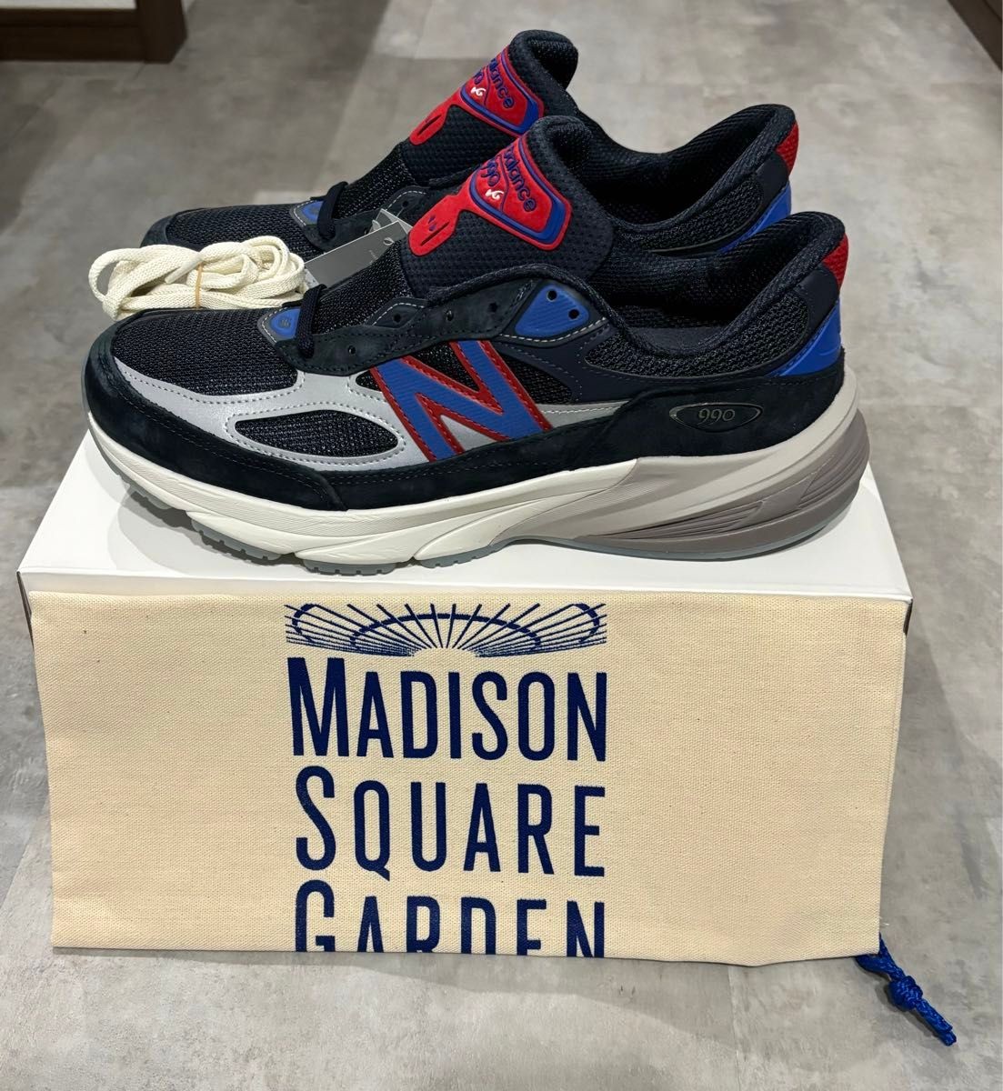 28 5 KITH × New Balance 990V6 Ronnie Fieg & MSG 28 5 KITH × New Balance 990V6 Ronnie Fieg & MSG